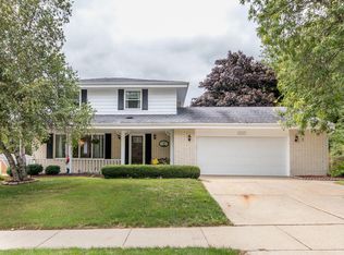 1949 Keith Ln, Grafton, WI 53024