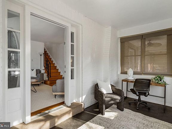 4th image of 264 Pancoast Ave