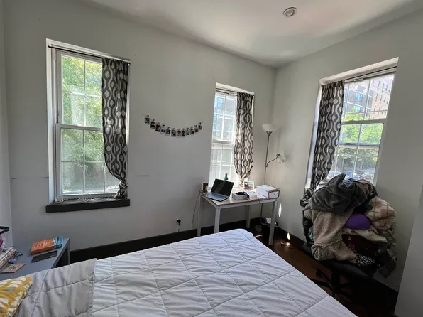 249 Powers St APT 2R, Brooklyn, NY 11211