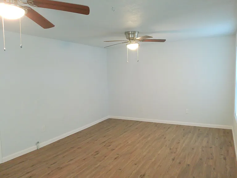 225 Watson St — Photo 3
