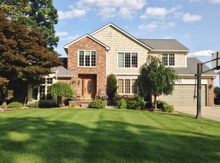 5864 Chestnut Hill Dr, Clarkston, MI 48346