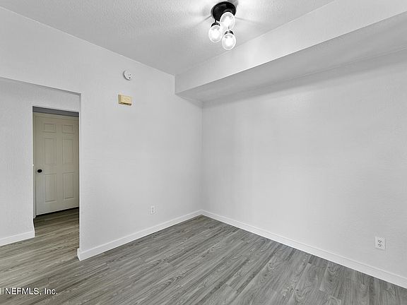 4th image of 13700 RICHMOND PARK Drive N #1301
