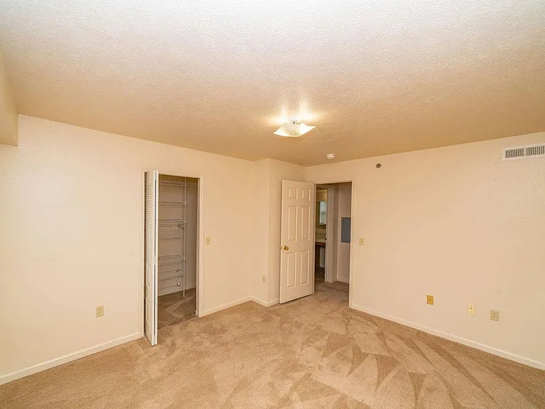 South Bridge Apartments — Photo 14