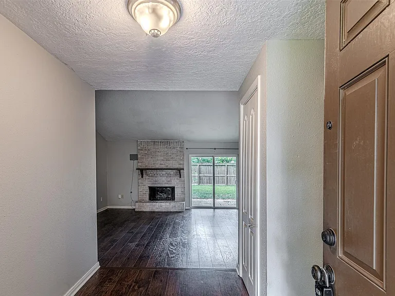 9702 Birsay St — Photo 4