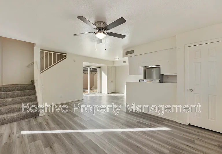 2732 E Culver St #1 — Photo 6
