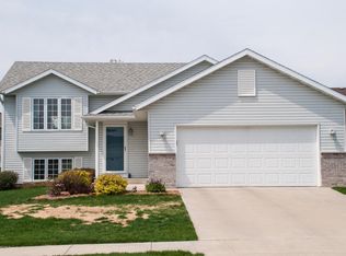 6107 Hillsboro Dr NW, Rochester, MN 55901