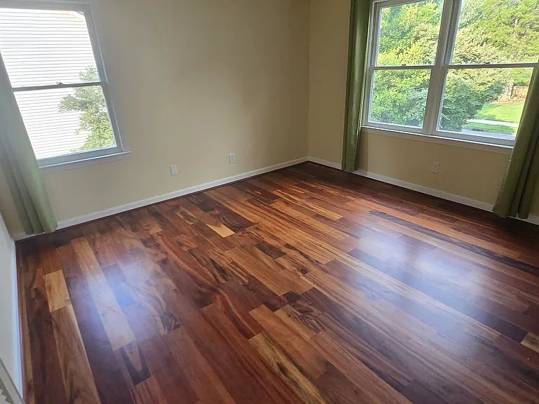 Upstairs front bedroom