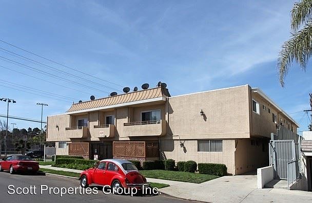 2nd image of 1755 Granville Ave APT 1