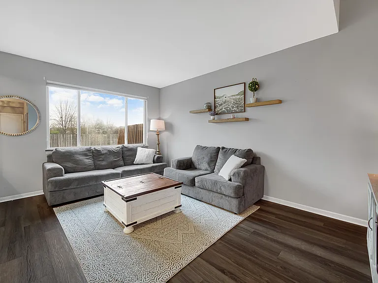 1882 N Wentworth Cir — Photo 9