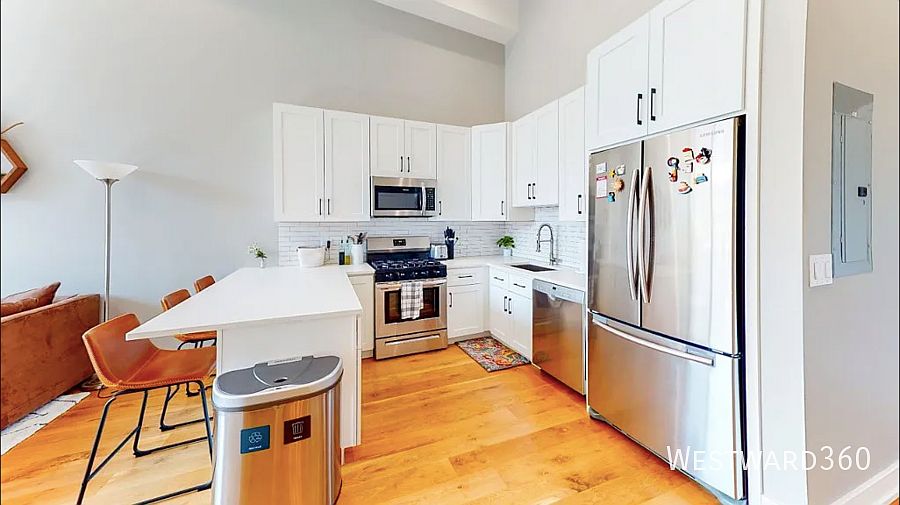 1st image of 1470 W Webster Ave #204