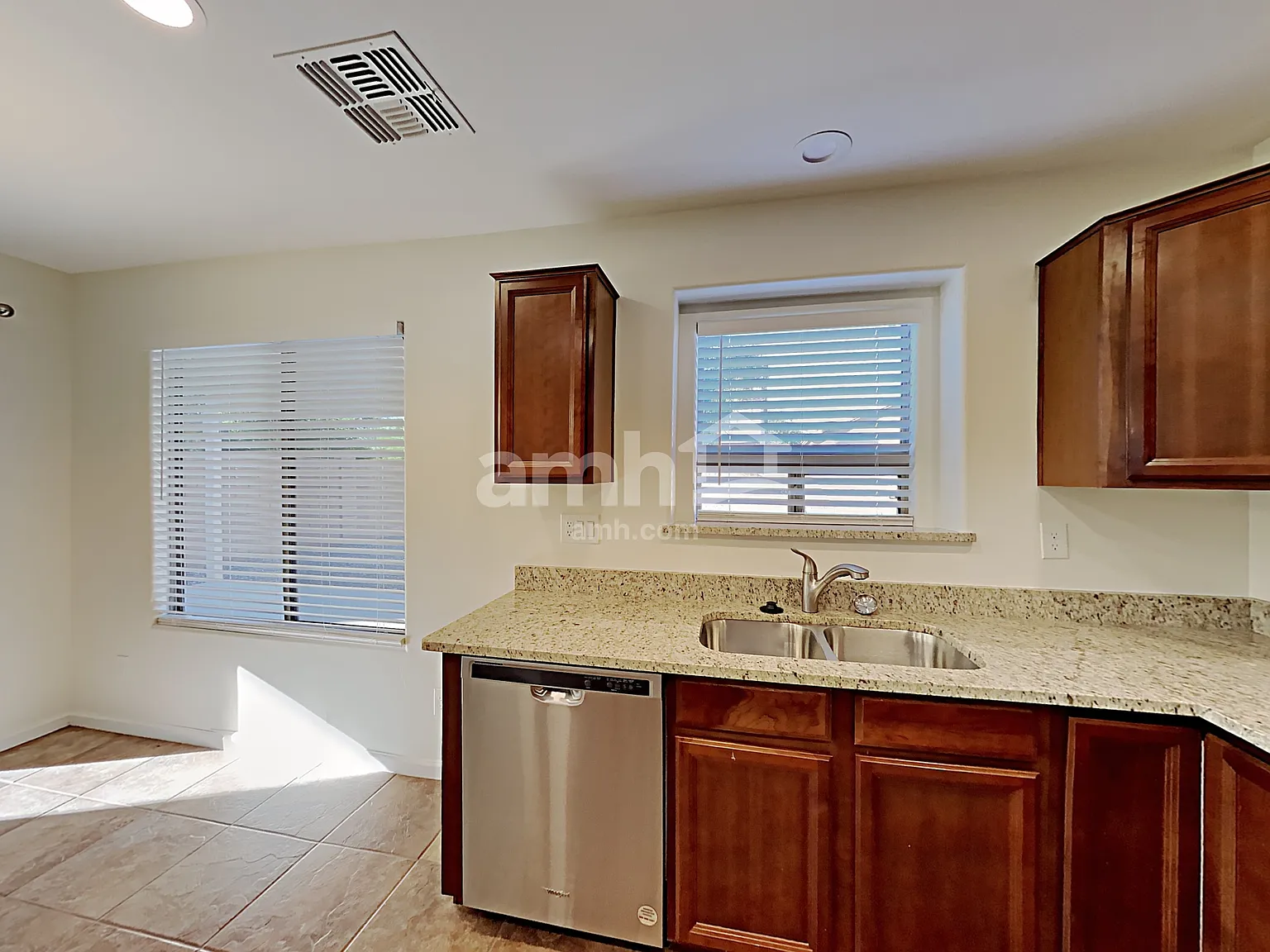 3 bed, 2.5 bath, 1610 sqft, $2,260 — Photo 4