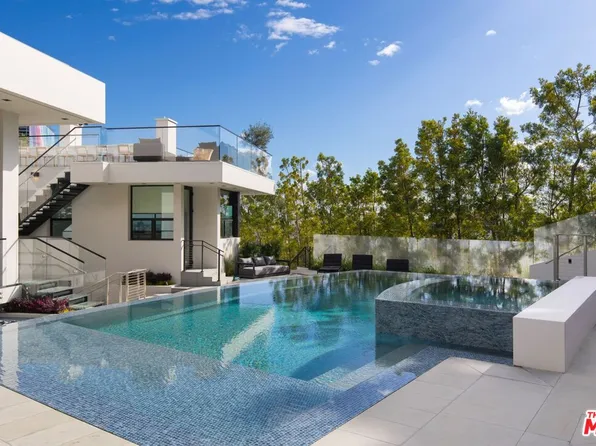 1317 Londonderry Pl, Los Angeles, CA 90069