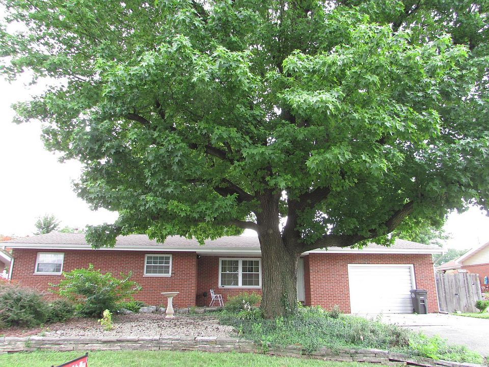1st image of 12 Airwood Dr