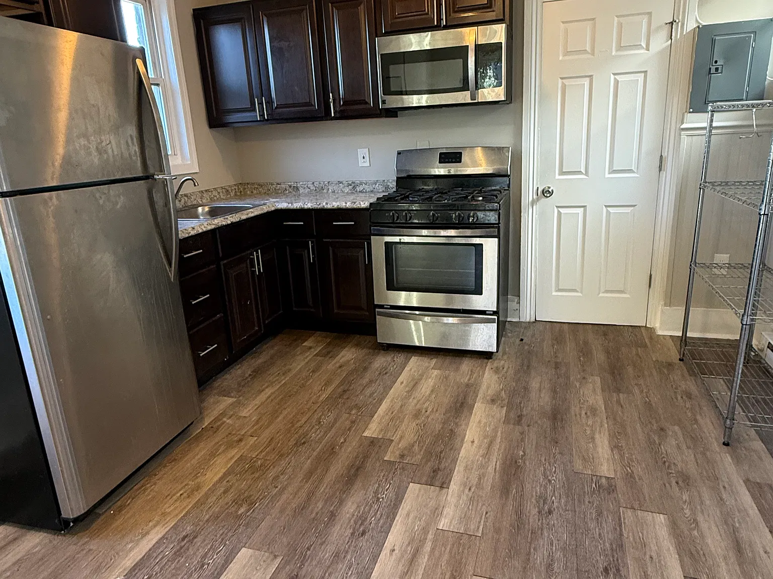 1 bed, 800 sqft, $1,300 — Photo 3