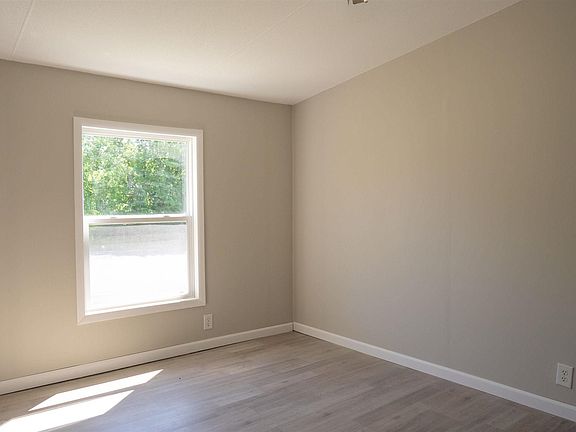5th image of 5451 Vaughn Ave