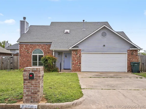 5117 S Spruce Dr, Sand Springs, OK 74063