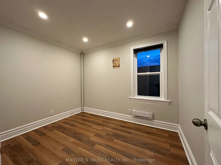 151 Dynevor Rd #UPPER — Photo 6