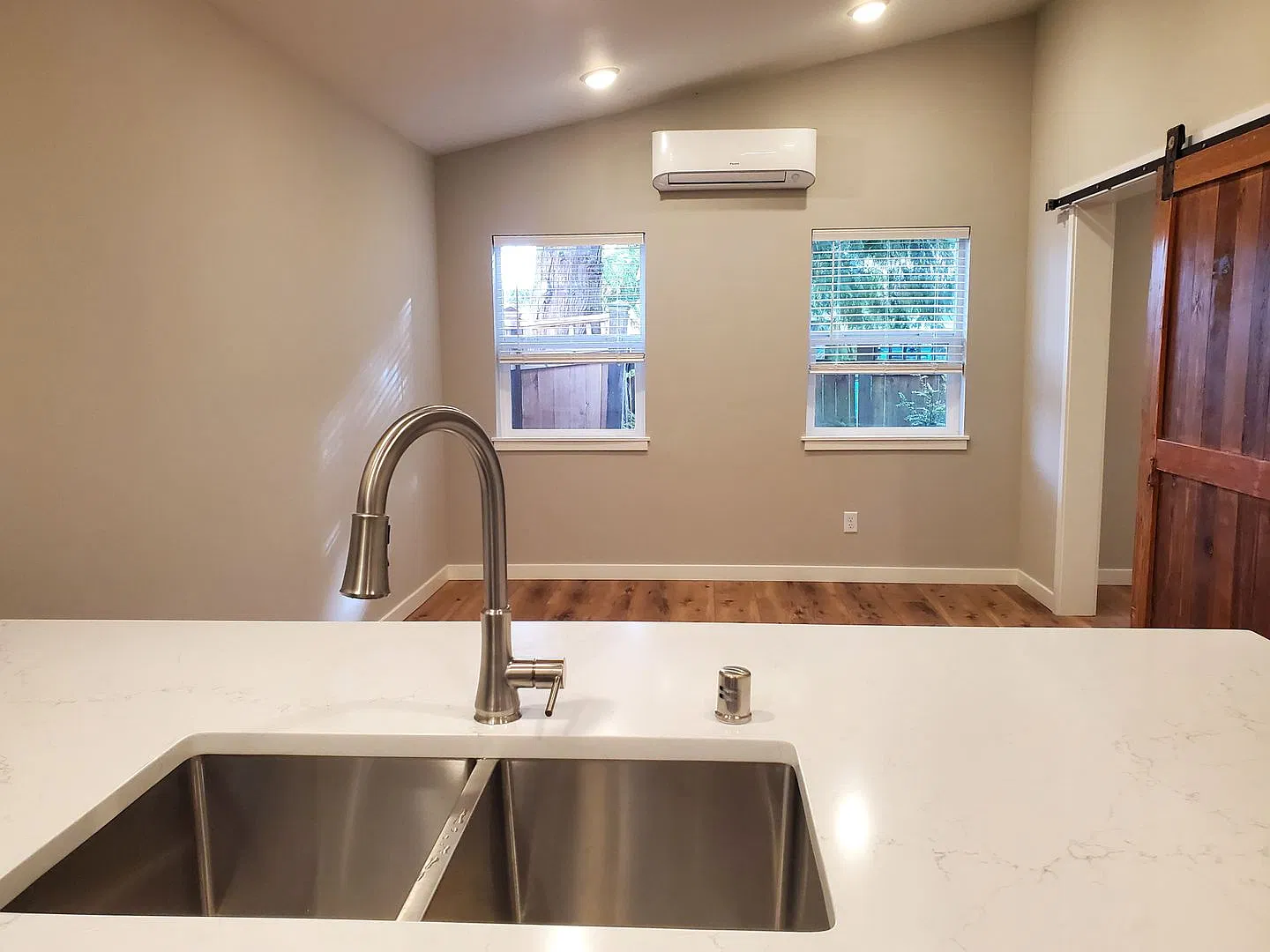 Freshly Renovated 1 Bdrm With All Appliances - North End! $1675 Rent — Photo 3