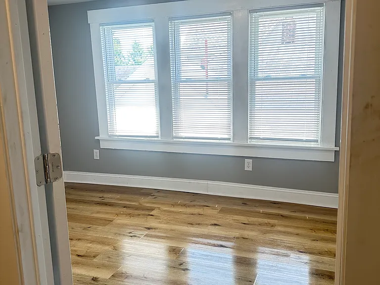 1409 Holly Ave — Photo 5