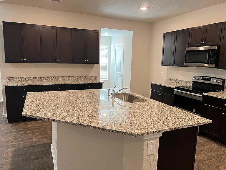 937 Armadillo Dr — Photo 6