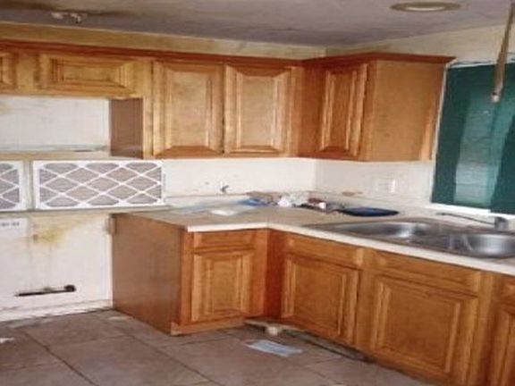 5th image of 2225 S Kenneth Ave