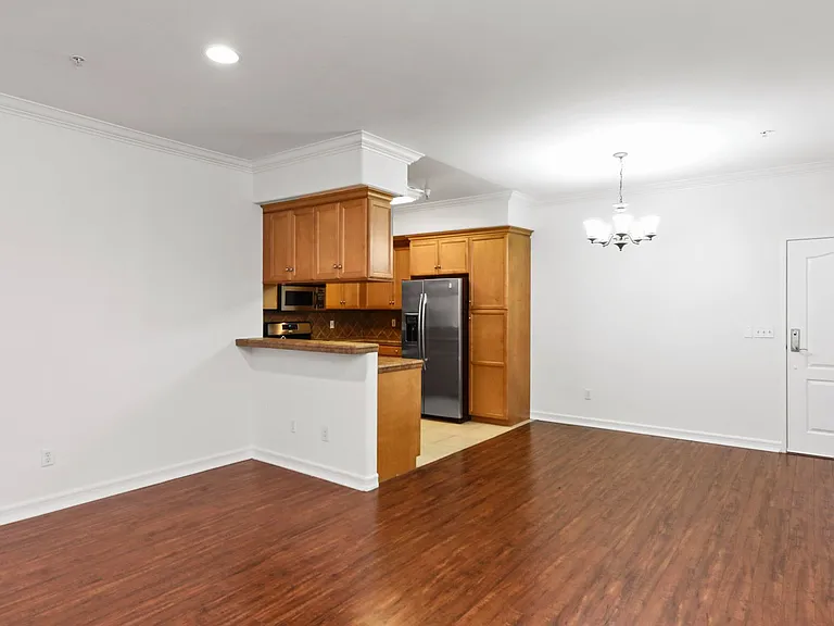2335 S Bentley Ave — Photo 7