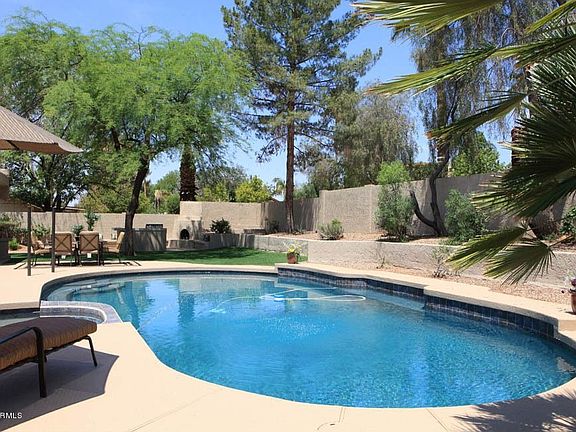 2nd image of 5254 E Paradise Ln