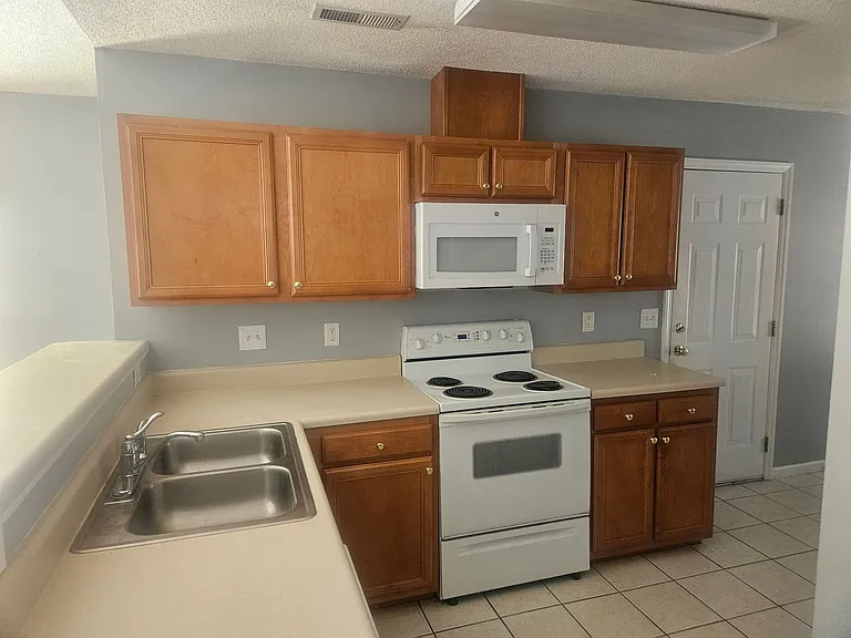 5845 Regents Village Dr — Photo 4