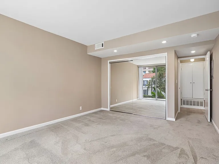 116 N Wetherly Dr — Photo 12