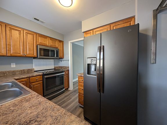 3rd image of 2808 Shadowbrook Ln