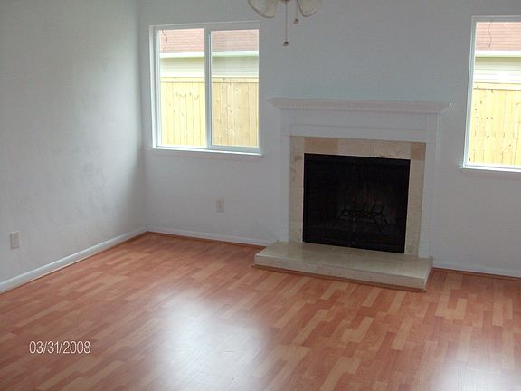 3rd image of 1425 Goldfinch Ln