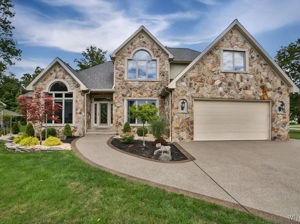 15 Forest Creek Ct, Grand Island, NY 14072