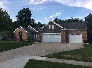 39 Rockview Dr NE, Rockford, MI 49341