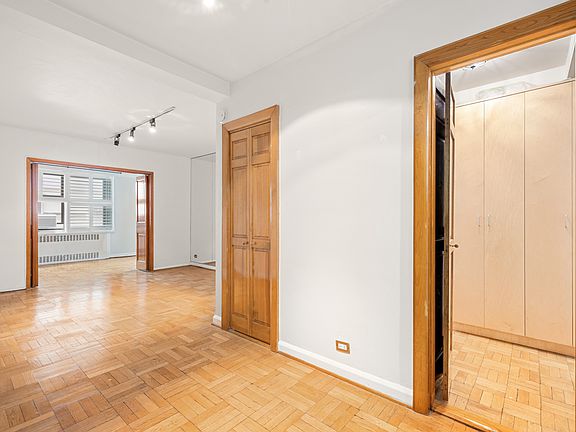 5th image of 135 E 54th St #9AA