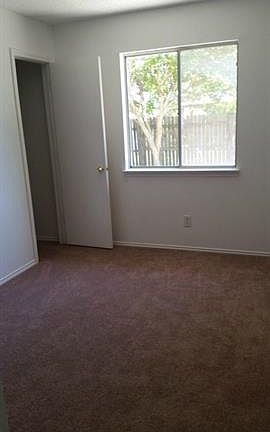 4th image of 4852 Thistledown Dr
