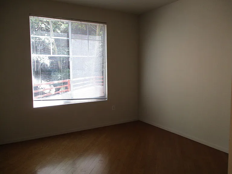 200 Caldecott Ln #113 — Photo 21