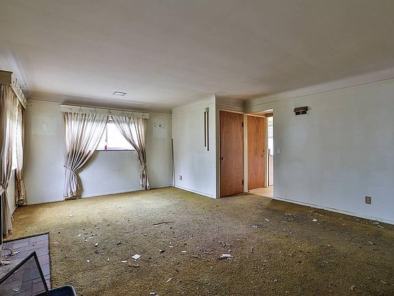 4th image of 3137 Hanna Ave