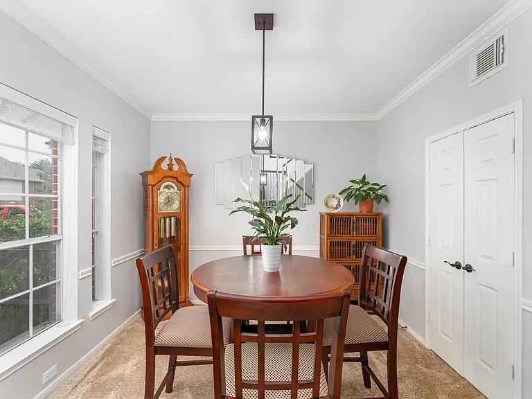 2309 Orleans Ln — Photo 5