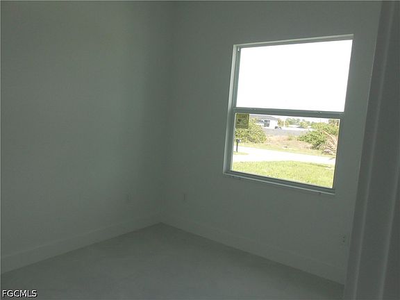 4th image of 320 Poplar St