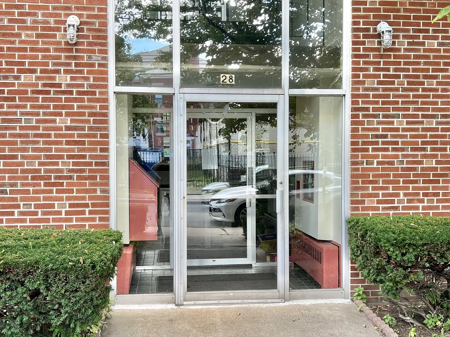 3 bed, 751 sqft, $4,350 — Photo 1