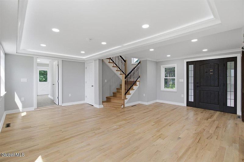 4th image of 335 Maple Road
