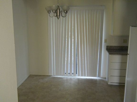 5th image of 303 Starr Ave APT 15