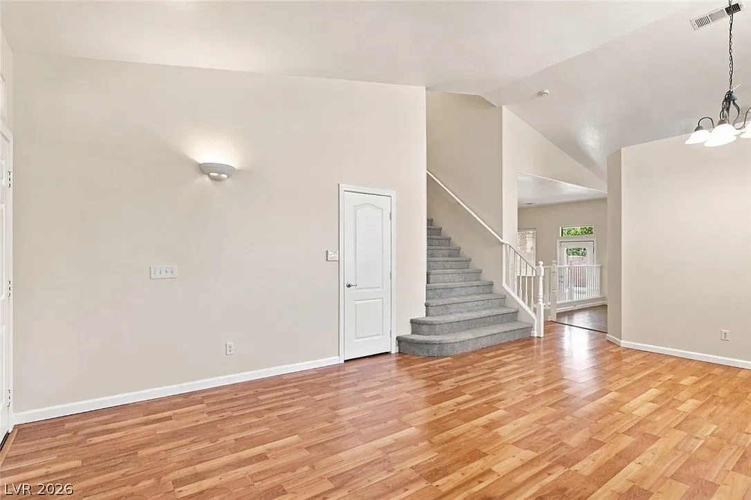 3 bed, 2.5 bath, 1892 sqft, $2,175 — Photo 2