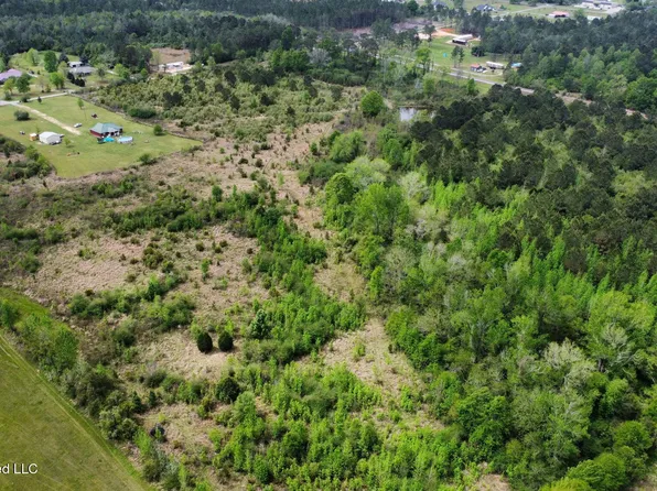 6201 Wesley Powell Rd, Lucedale, MS 39452