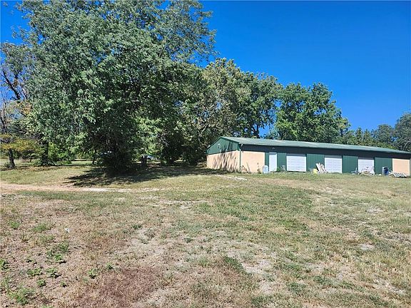 4th image of 36405 Hedge Ln