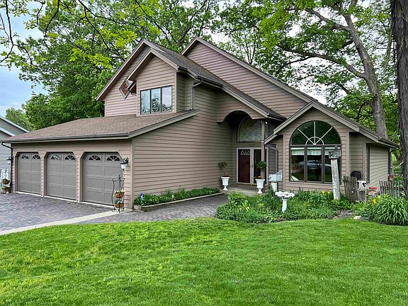 2nd image of 1515 Winchester Pl
