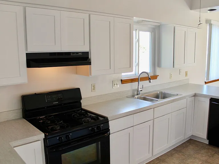2300 Paragon Ct — Photo 9