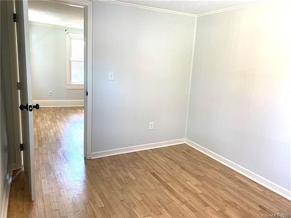 5th image of 1017 White Ln #22-27