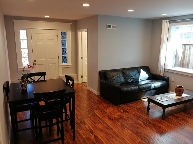 Living room - looking toward the front