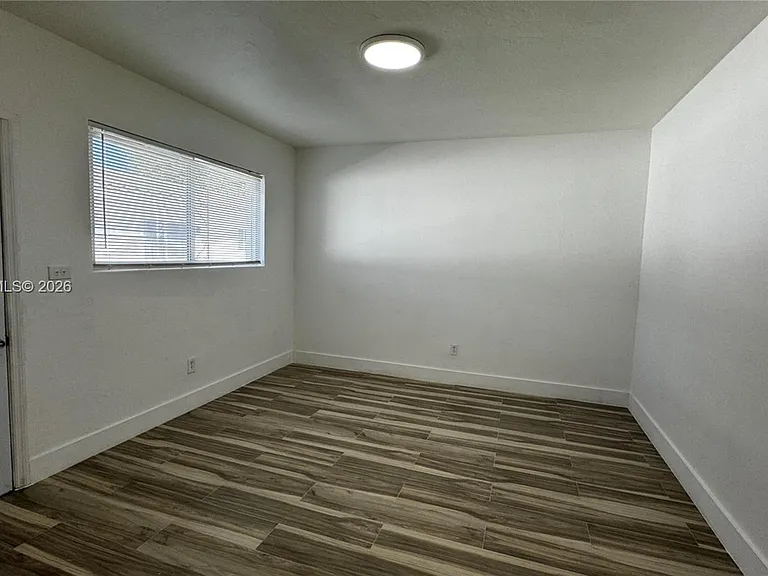 120 NE 55th St #4 — Photo 2